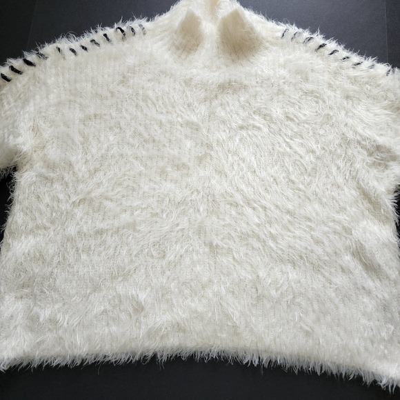 1 STATE XL White EYELASH Mock Neck SHAGGY Black WHIPSTITCH Cropped Sweater - Picture 2 of 10